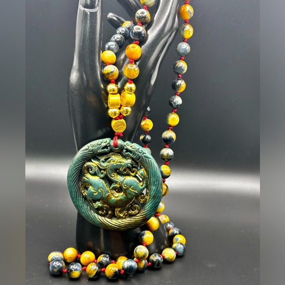 ANTIQUE JADE BAI HU (白虎) + GREY TIGER NATURAL STONE NECKLACE one size - Picture 1 of 13